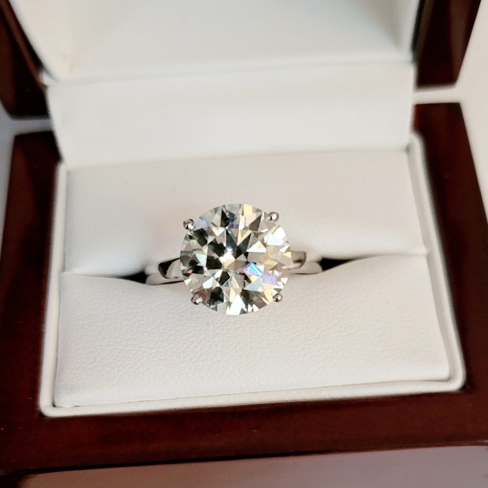 New 5ct Beautiful Moissanite Diamond Ring